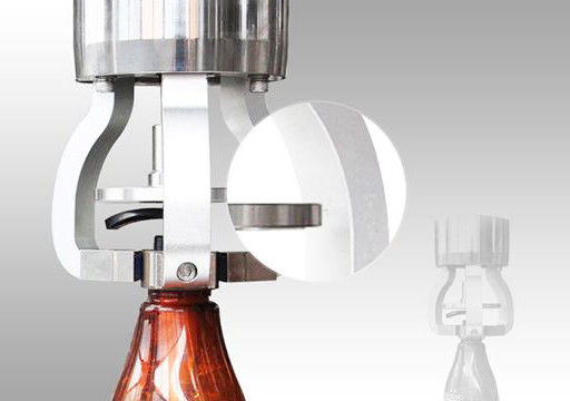 Relleno líquido multifuncional y máquina que capsula para la botella del plástico y de vidrio