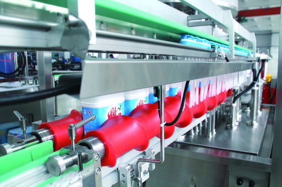 Máquina que capsula de la botella plástica de la estructura de tres garras