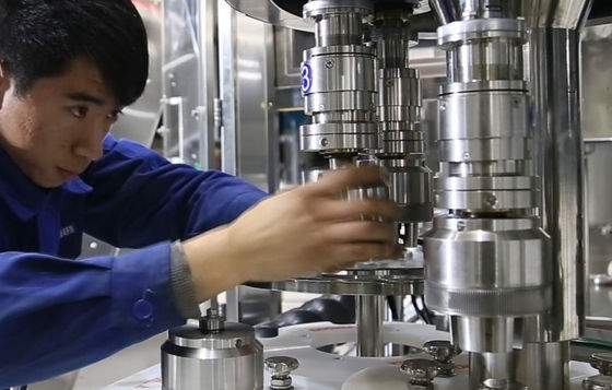 Máquina que capsula del champú automático