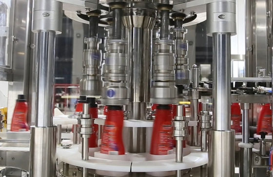 Tres máquina que capsula de la botella automática del minuto 2000 BPH de la estructura de las garras