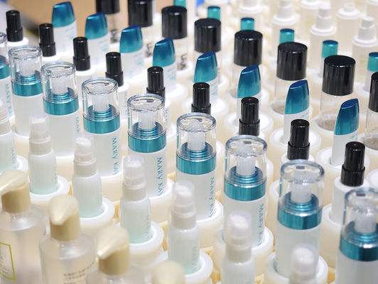 Cadena de producción que capsula de relleno cosmética para el relleno de la crema del agua