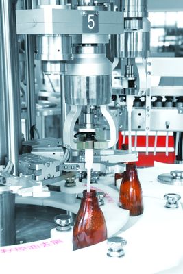 Máquina que capsula de la botella semi automática de 2500 BPH