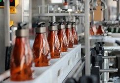Embotellado plástico del champú de 4 cabezas que capsula y máquina de etiquetado