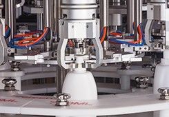máquina que capsula de la botella plástica de la comida 5000W y de la bebida