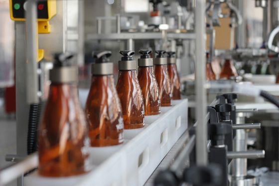 Máquina que capsula de la botella plástica del detergente líquido