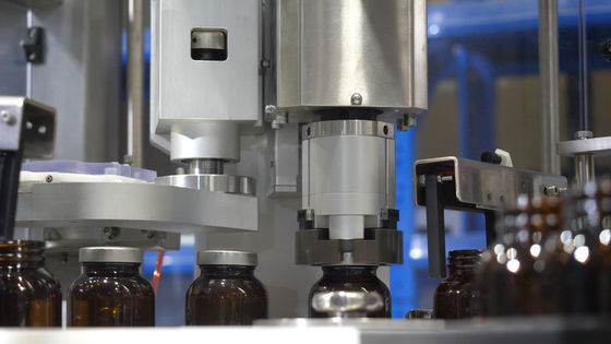 Relleno de la píldora del motor servo y máquina que capsula
