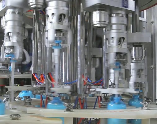 Relleno del champú y máquina que capsula