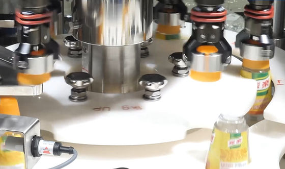 Una capsuladora serva Machine de la botella del cambio del tecleo