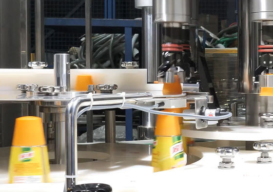 Una capsuladora serva Machine de la botella del cambio del tecleo