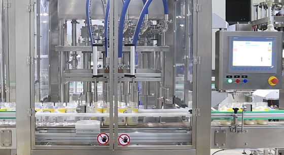 Relleno del aliño de ensaladas de la mayonesa y máquina que capsula alrededor de capsular del casquillo